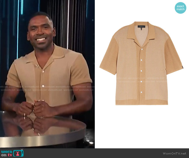 Rag & Bone Harvey Sweater Knit Short Sleeve Button-Up Shirt worn by Justin Sylvester on E! News