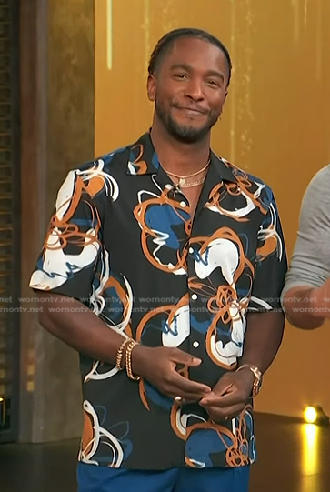 Scott’s black floral short sleeve shirt on Access Hollywood