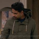 Sid’s green jacket on How I Met Your Father