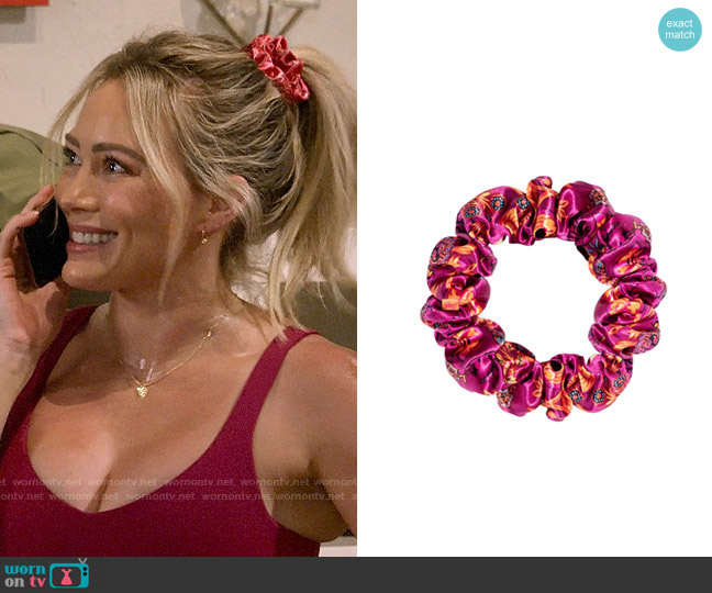 Slip  Large Moonflower Slipsilk™ Scrunchie worn by Sophie (Hilary Duff) on How I Met Your Father