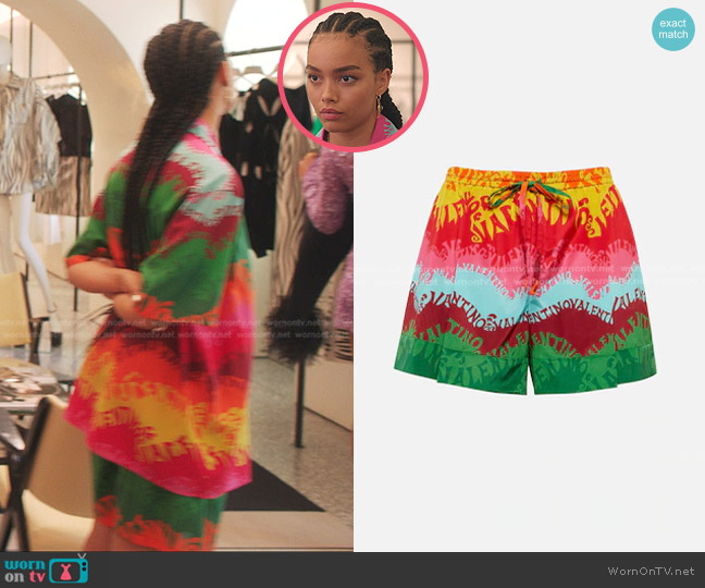 Zoya’s multicolor print shorts on Gossip Girl