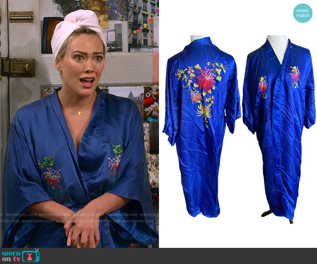  Vintage Robe worn by Sophie (Hilary Duff) on How I Met Your Father