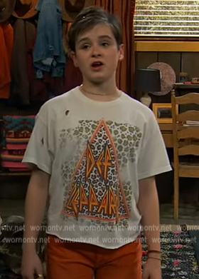 Winnie's Def Leopard graphic tee on Bunkd