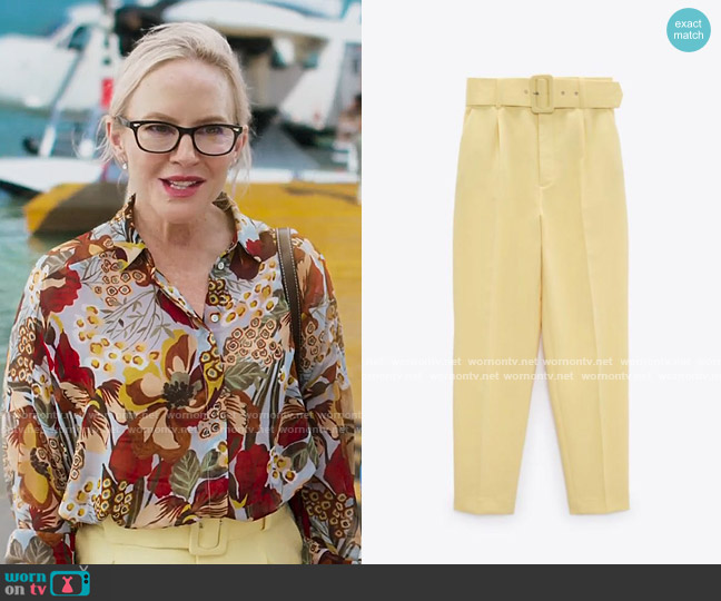 Zara Trousers with Linen Belt worn by Tara Bendetti (Rachael Harris) on Fantasy Island