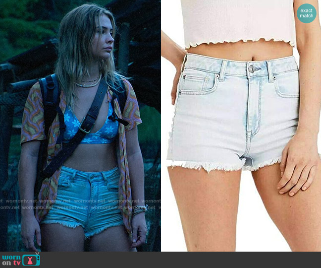 American Eagle Net Level High-Waisted Denim Short Short worn by Sarah Cameron (Madelyn Cline) on Outer Banks
