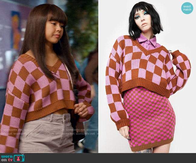 Dolls Kill Your Move Checkerboard Sweater worn by Norah (Chelsea Clark) on Ginny & Georgia
