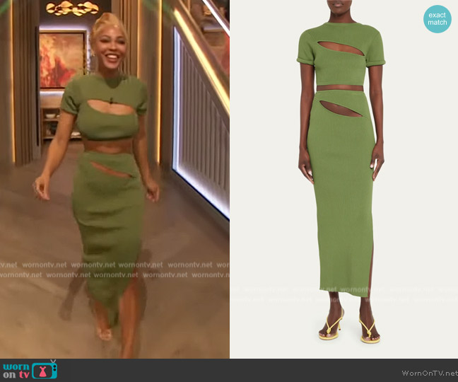 Christopher Esber Slashed Crop Tee worn by Meagan Good on The Drew Barrymore Show