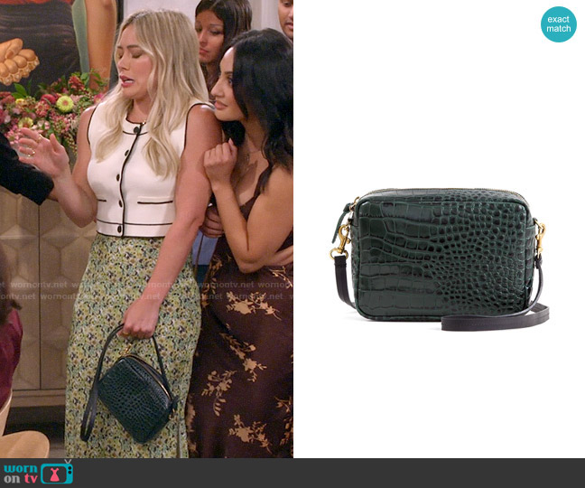 Clare V Midi Sac in Green Croco worn by Sophie (Hilary Duff) on How I Met Your Father