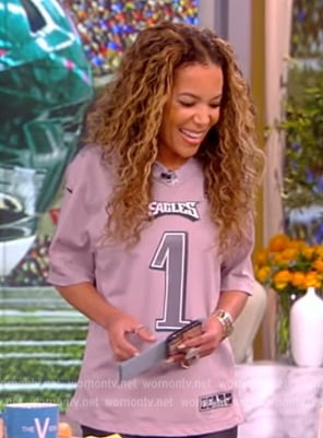 WornOnTV: Kelly's Cowboys jersey on The Kelly Clarkson Show