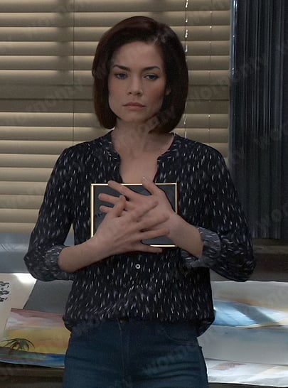 Elizabeth's navy and white printed top on General Hospital