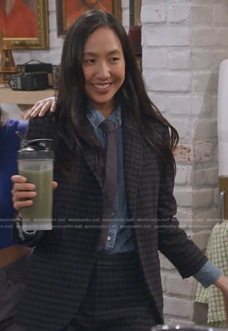 Ellen's grey checked suit and boots on How I Met Your Father