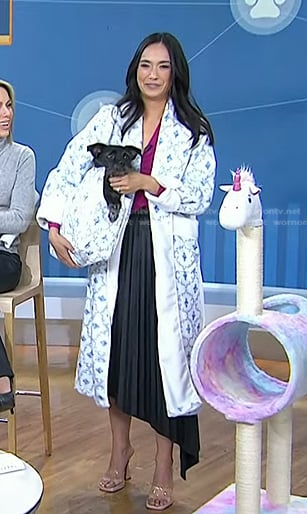 Emilie's white printed robe and pet bag on Today