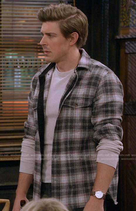 Jesse’s plaid overshirt on How I Met Your Father