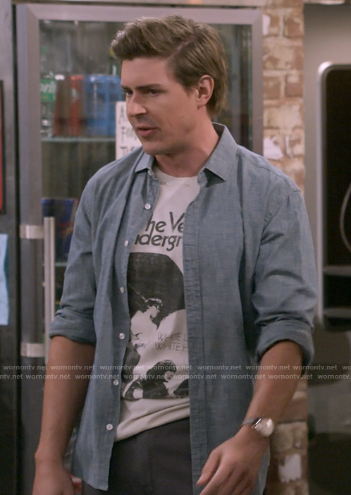 Jesse’s Velvet Underground t-shirt on How I Met Your Father