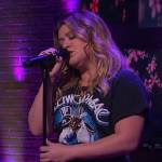 Kelly’s black Fleetwood Mac tee on The Kelly Clarkson Show