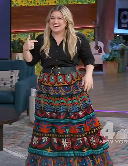 Kelly’s black printed ruffle maxi skirt on The Kelly Clarkson Show