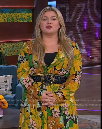 Kelly’s yellow floral print maxi dress on The Kelly Clarkson Show