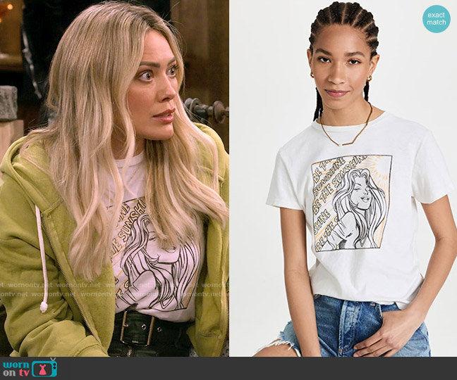 Re/Done Be The Sunshine Classic Tee worn by Sophie (Hilary Duff) on How I Met Your Father
