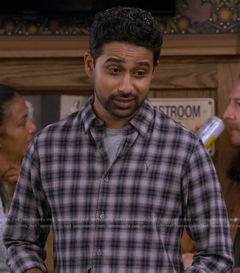 Sid's grey plaid shirt on How I Met Your Father
