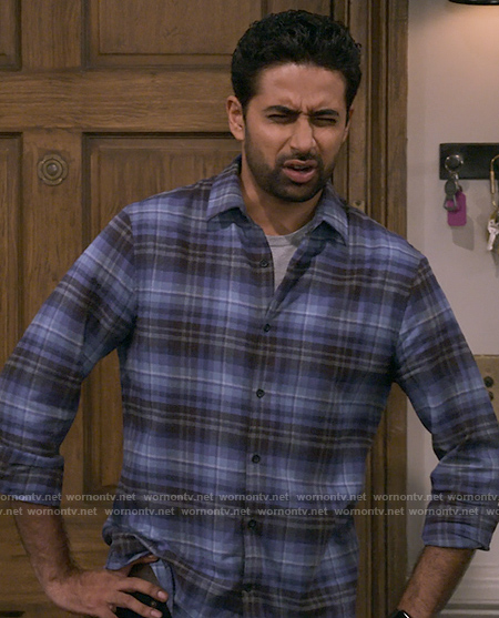 Sid’s blue plaid shirt on How I Met Your Father
