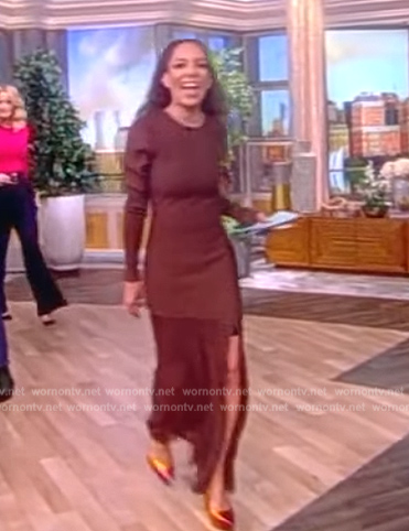 Sunny’s brown ribbed fringed dress on The View