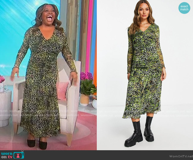 Topshop Floral Ruched Long Sleeve Midi Dress worn by Sherri Shepherd on Sherri