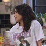 Valentina’s Whitney Houston tee on How I Met Your Father