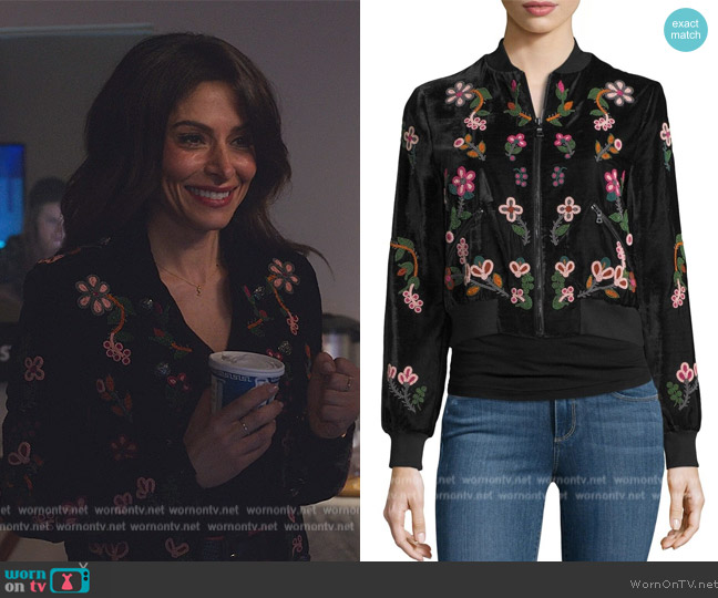 Alice + Olivia Lonnie Floral Embellished Top worn by Billie Connelly (Sara Shari) on Sex/Life