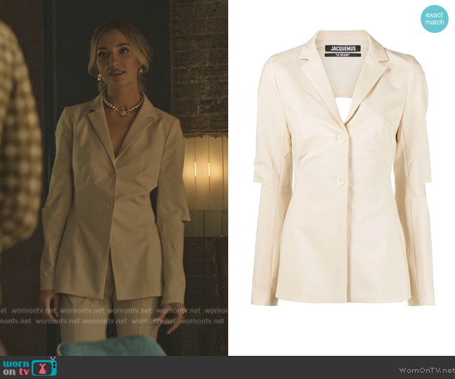 Lady Phoebe’s white cutout sleeve blazer on You