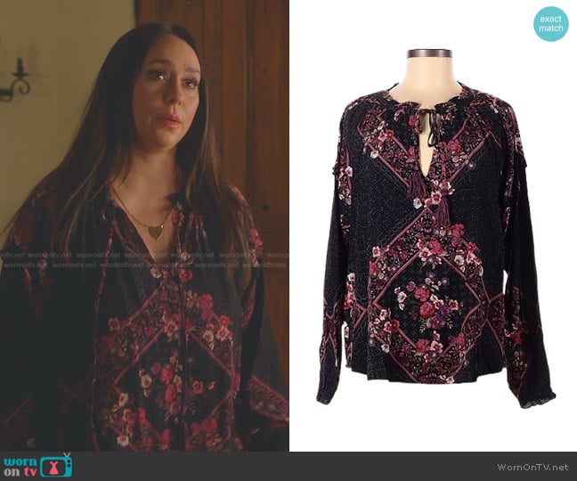 Love Stitch Long Sleeve Floral Blouse worn by Maddie Kendall (Jennifer Love Hewitt) on 9-1-1