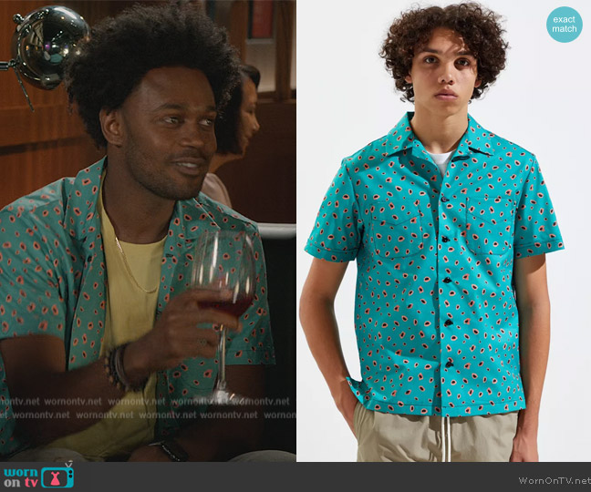 Monitaly Jungle Vacation Short Sleeve Button-Down Shirt worn by Noah Koles (Echo Kellum) on Grand Crew