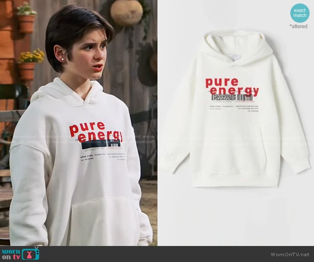 Zara Graphic Print Sweatshirt worn by Winnie Webber (Shiloh Verrico) on Bunkd