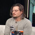 Andrew Lawrence’s grey dinosaur sweater on E! News