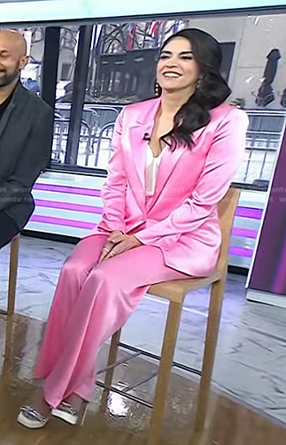 Cecily Strong’s pink blazer and pants on Today