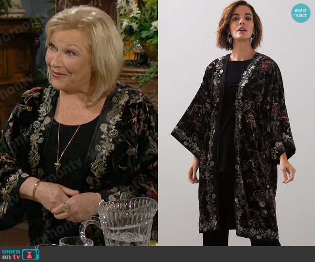 Chicos Travelers Velvet Kimono worn by Traci Abbott (Beth Maitland) on The Young and the Restless