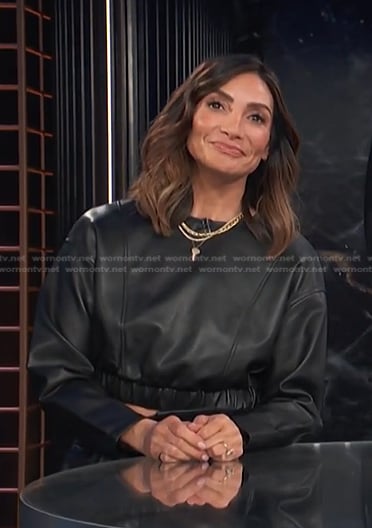 Courtney’s black cropped leather top on E! News