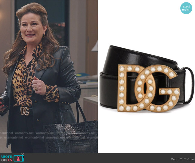 Dolce and Gabbana DG logo buckle belt in Pearl worn by Katherine Hastings (Ana Gasteyer) on American Auto