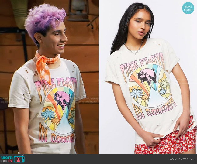 Forever 21 Pink Floyd Graphic Tee worn by Nicholas (Frankie A. Rodriguez) on Bunkd