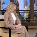 Jennifer Nettles’ houndstooth blazer and pants on Live with Kelly and Ryan