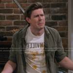 Jesse’s backwards Nashville t-shirt on How I Met Your Father