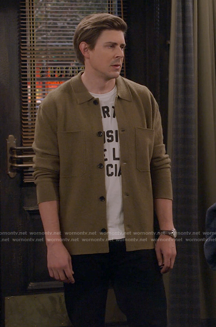 Jesse’s live music t-shirt and green wool overshirt on How I Met Your Father