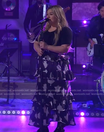 WornOnTV: Kelly’s black floral ruffle skirt on The Kelly Clarkson Show ...