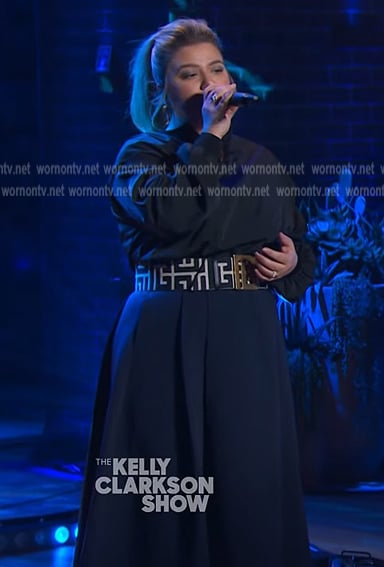 Kelly’s monogram wide belt on The Kelly Clarkson Show