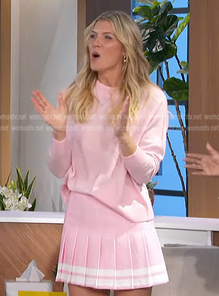 Amanda’s pink pleated mini skirt on The Talk