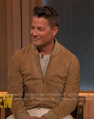 Nate Berkus's beige suede jacket on The Drew Barrymore Show