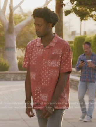 Noah's red bandana print shirt on Grand Crew