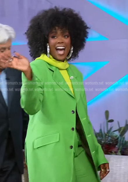 Novi Brown’s green blazer and pants on The Kelly Clarkson Show
