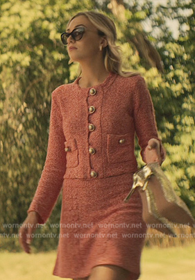 Lady Phoebe’s red knit jacket and skirt on You