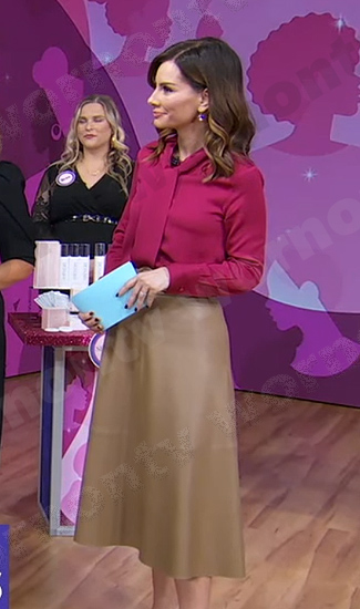 Rebecca’s beige leather skirt on Good Morning America