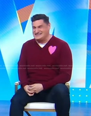 Rob Shuter’s burgundy heart sweater on Good Morning America